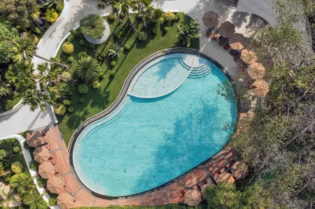 Mövenpick BDMS Wellness Resort Bangkok Отели рядом с достопримечательностью «Wat Mai Phiren»