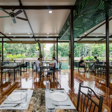 LOBOC RIVERSIDE INN and RESTAURANT