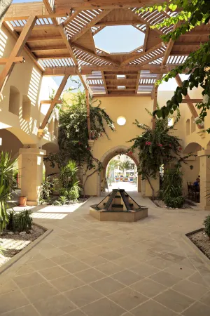 Three Corners Rihana Resort El Gouna Отели рядом с достопримечательностью «Coraya Divers El Gouna»