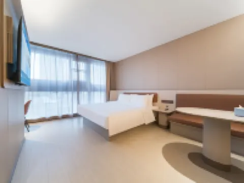 HanTing Hotel (Macheng North Station Jintong Avenue) Hotels in Macheng