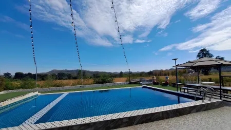 Lsarl Pool Villa Отели рядом с достопримечательностью «Wat Sap Setthi Wanaram»