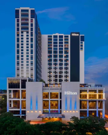 Hilton Austin Отели рядом с достопримечательностью «St. Mary's Cathedral»