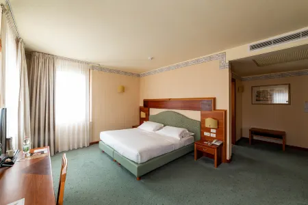 Phi Hotel Astoria