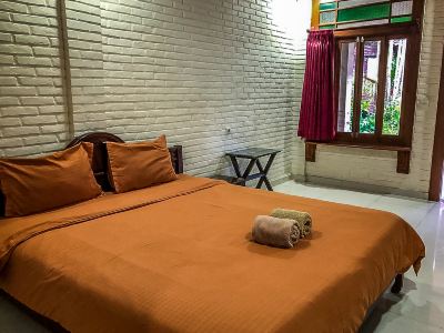 デラックス ダブルルーム ウィスマ アリーズ ホテル ジョグジャカルタの写真