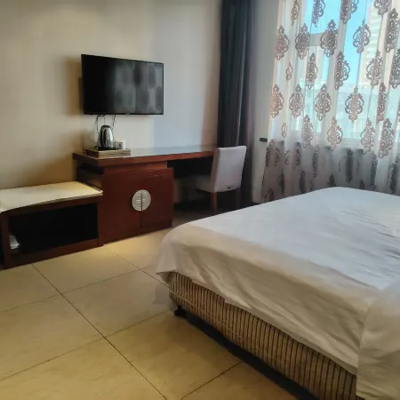 Rujia Huayi Hotel (Liaoyuan Dongfeng County Pedestrian Street Branch)