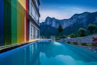 Enjoy oneseIfWaterfallSceneryFamily vacation cloudvilla