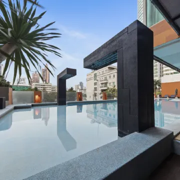 The Mandison Bangkok (formerly Golden Tulip Mandison Suites) Отели рядом с достопримечательностью «Станция надземного метро Phrom Phong»