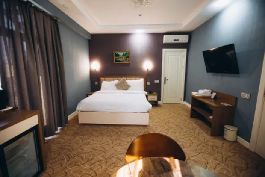 Royal Meridien Hotel Отели рядом с достопримечательностью «Баладжары»