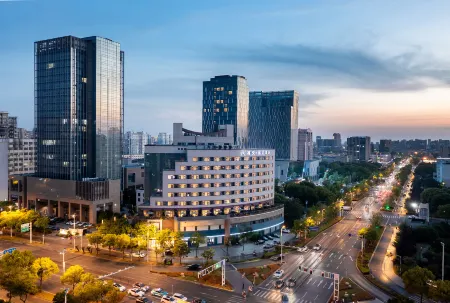 Rezen Xiyue Hotel (Yangzhou Grand Canal Museum Wanda Plaza) Отели рядом с достопримечательностью «The Shi Kefa Museum»