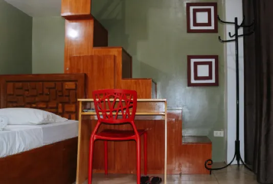 RedDoorz near Colgante Bridge Naga City