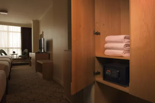 SAJA By Warwick Madinah Hotel Zimmer Photos