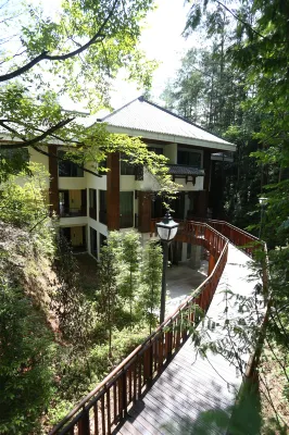 Xingchuan Yulu Academy & Inn Hotel dekat Simianshan National Landscape and Famous Scenery