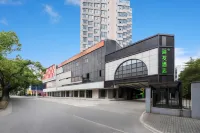 Haiyou Hotel (Chuansha Road Branch, Shanghai International Tourism Resort) โรงแรมใกล้Chuansha High School Gymnasium