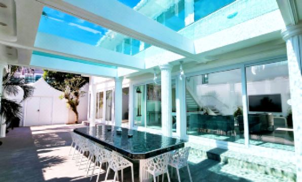 STARLAND Luxury Pool Villa Pattaya Walking Street