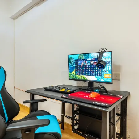 Jingzu E-Sports Hotel (Zouping Bus Station)