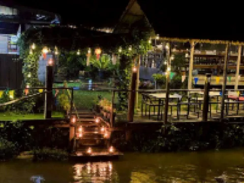 บ้านนา คาเฟ่ แอนด์ แกรมปิ้ง โรงแรมในฝาง