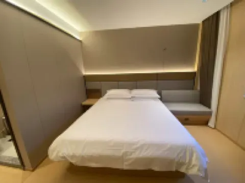 Huating Hotel (Linhai Huajie)