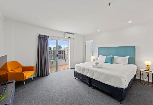 클릭스 아파트먼트 거실