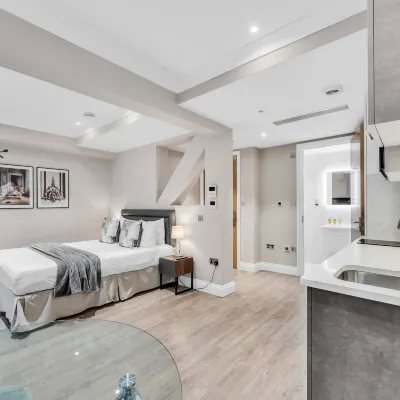 Cleveland Residences Farringdon Hotel berhampiran Taman Hatton