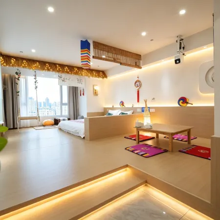 Memories of Light Luxury Internet Celebrity Movie Watching Homestay