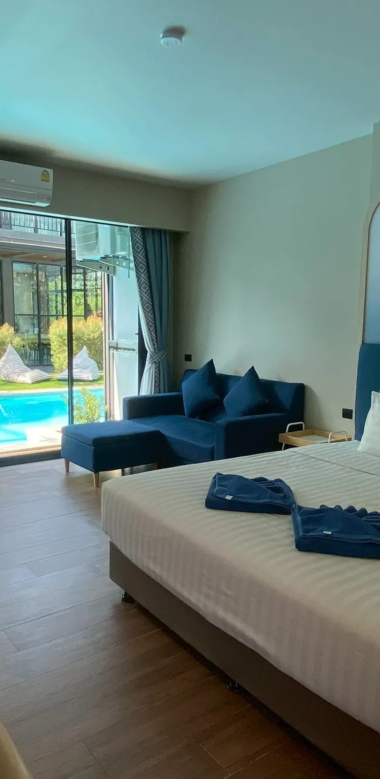 ห้องดีลักซ์ ติดสระว่ายน้ำ