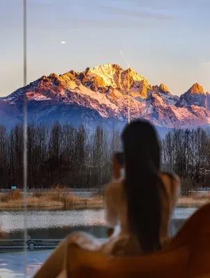 360°Sunlit Golden Mountains Wabi-Sabi Aesthetic Mountain Hot Spring Inn(Baisha Ancient Town Branch)