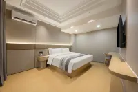 Blue Hotel (Baise Aegean Shopping Plaza Youjiang National Medical College)