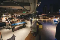 F18 Hub Hostel - วิว