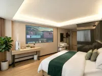 Elong R.YUN Hotel (Zhangye West Railway Station Bell Tower Area)