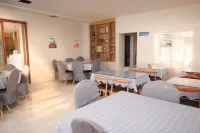 Yilu Harbor Hotel (Linze colorful Danxia store) - 2-Star