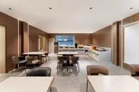 Ruoqiang Boyue Hotel (Loulan Museum) - parking