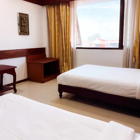 Silvertone Hotel