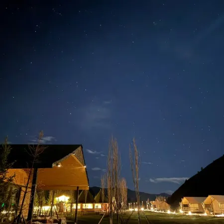 Greenstone Valley Private Hot Spring Nomadic Luxury Homestay (Kangding Xinduqiao Branch)