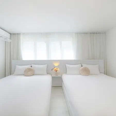 Gwangalli Beach 1 minute/2Rooms/2Queens/Friends. Lovers • Family · Business trip · Long-term stay OK