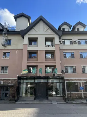 Jiyue Mountain Residence Hotel (Changbai Mountain North Slope Distribution Center) - parking