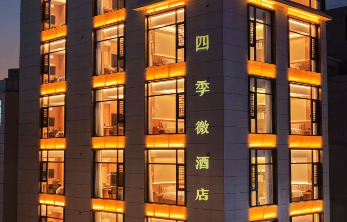 Four Seasons Light Hotel