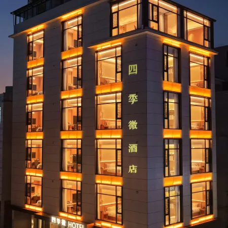 Four Seasons Light Hotel