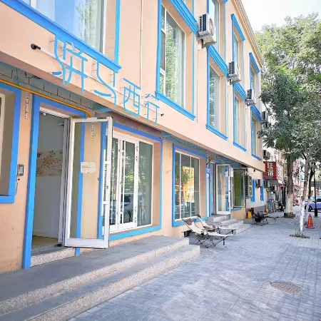 Riding West International Youth Hostel(Six star Street scenic spot)