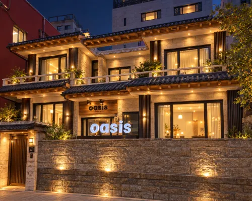 Yeonji Hanok Hotels near Doosan Tower