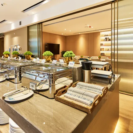 Yuhai Elegant Hotel (Ningbo Qianwan New Area Lishi Plaza )