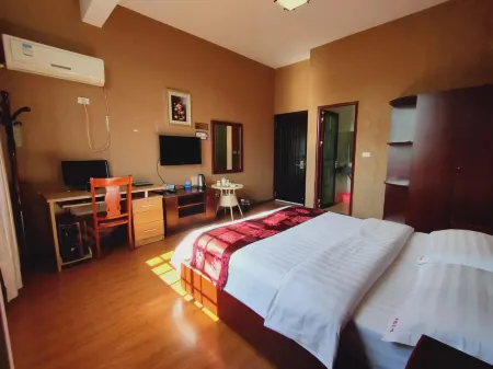 Zhenxiong Yunfu Hotel Отели рядом с достопримечательностью «Chishuiyuan Square»