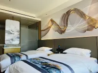 Haixi Grand Chaidan Emerald Lake Hotel Hotels near Da Qaidam Town