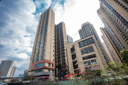 Pengli Hotel (Chengdu University of Technology Metro Station) Отели рядом с достопримечательностью «Чэнду Политехнический университет»