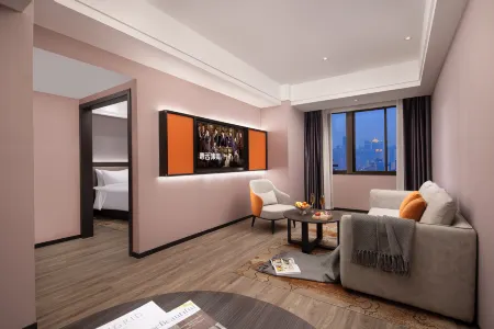 Hantang Hotel (Erqi Square Zhengzhou Railway Station East Square Branch)