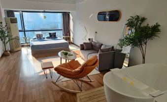 Golden Lake View Cinema Apartment