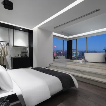 Cloud Designer High Altitude Apartment (Chengdu Chunxi Road Taikoo Li Store)