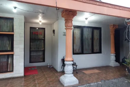 Pondok Seruni Kemanggisan Jakarta Отели рядом со станцией Поездная станция Гамбир