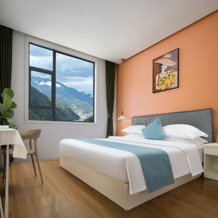 Luding Sihaiyijia Boutique Hotel (Luding Bridge)