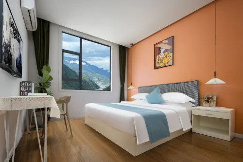 Luding Sihaiyijia Boutique Hotel (Luding Bridge)