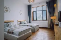 Panhuan Xiaozhu Hotel